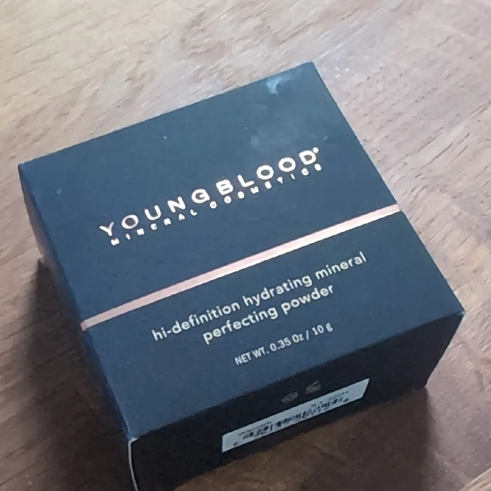 Youngblood Hi-definition Mineral Perfecting Powder in Warmth